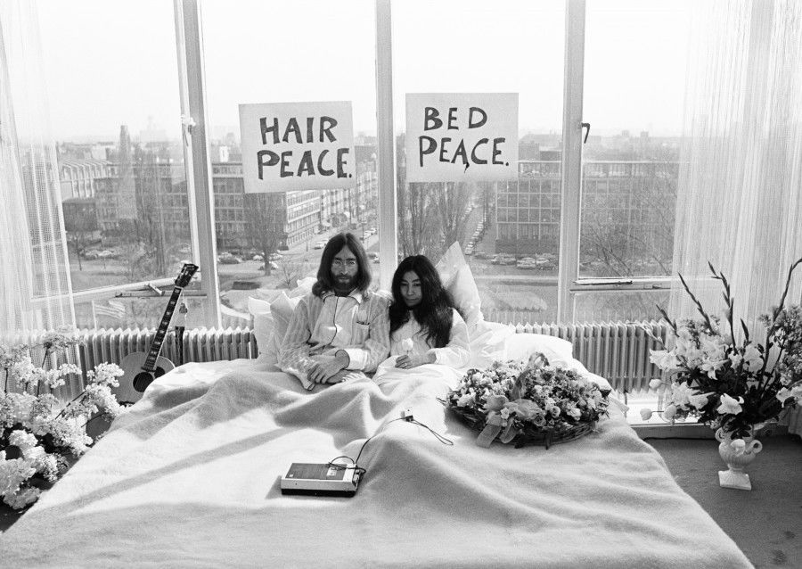 Pappot-In bed protest by Yoko Ono and John lennon in 1969